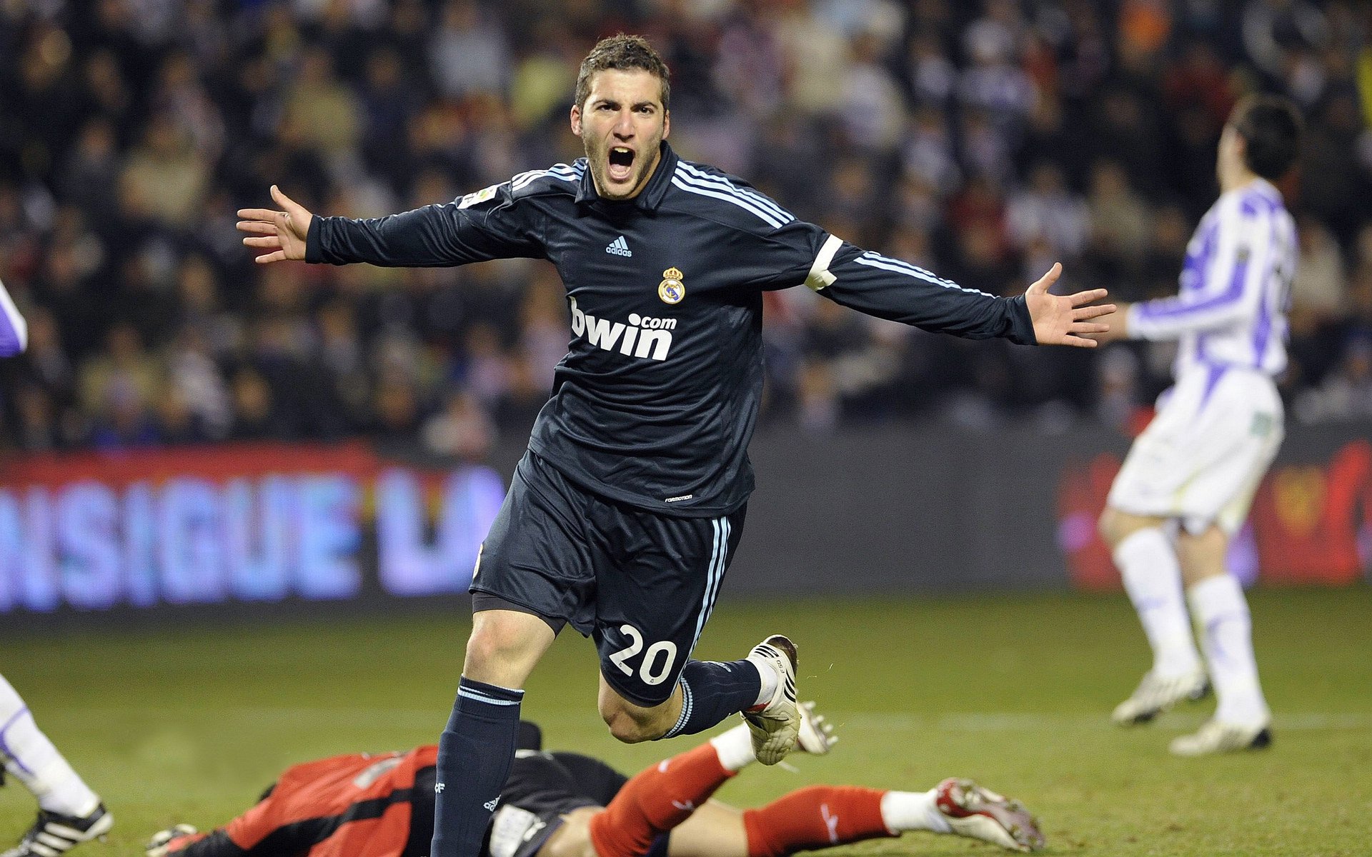 英超：曼城4-2逆转利物浦，争冠悬念再度升温，英超曼城4_1利物浦